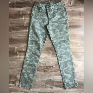 Old Navy  Women's Jeans army print size 6